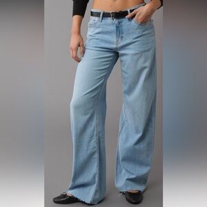 American Eagle Dreamy Drape Stretch Low-Rise Baggy Wide-Leg Jean (Size 2 SHORT)